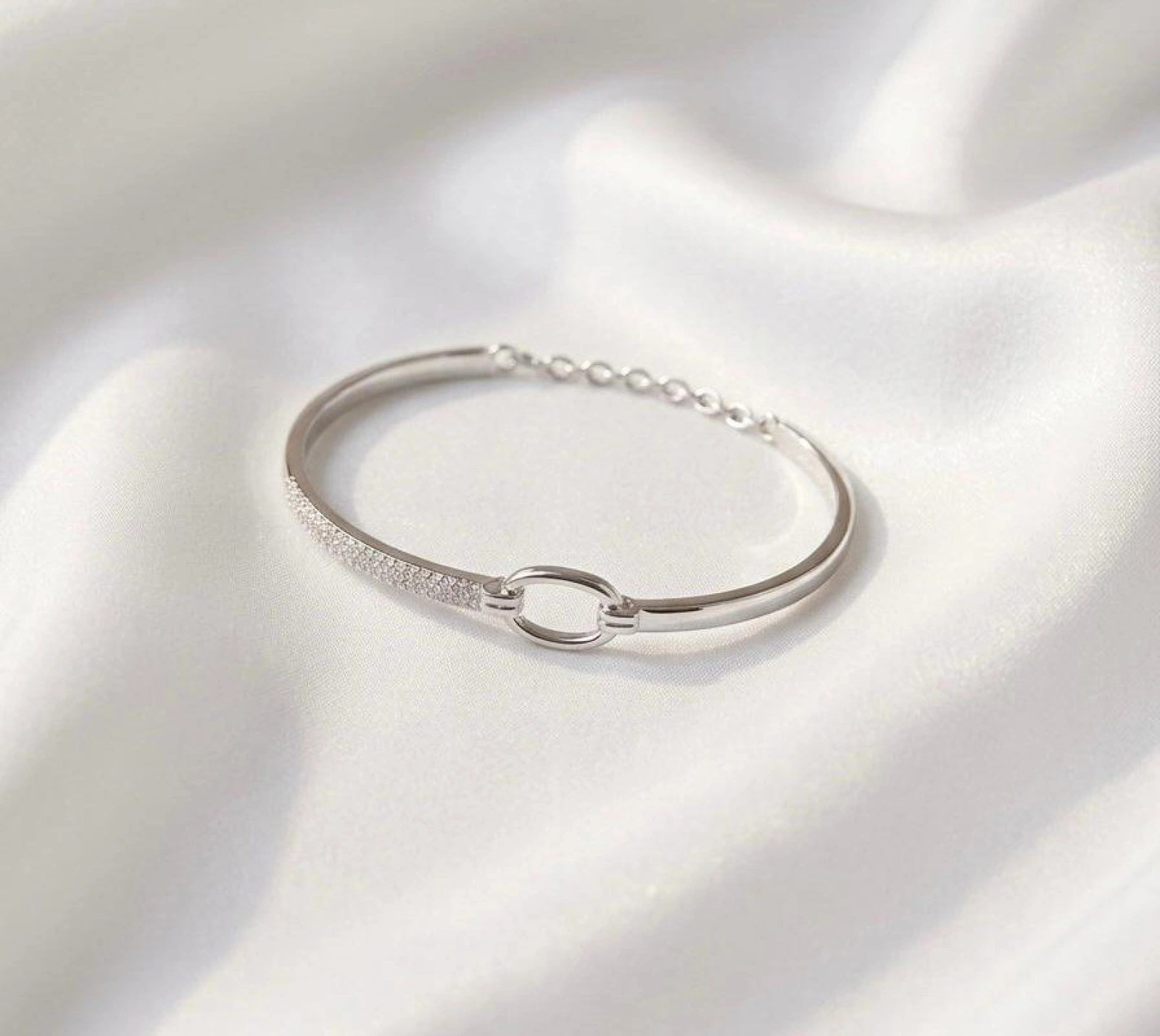 Interlocking Link Silver Bangle