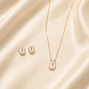 925 Silver Women’s Floral Pendant Half Set Main View