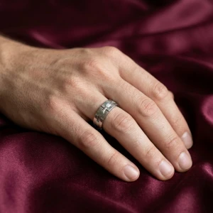 Silver Chain-Link Pattern Men's Band Ring Main View