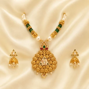 Gold Women’s Traditional Emerald & Pearl Half Set Main View