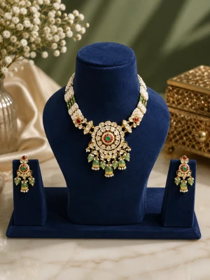 Sovereign Gold Collar Set Main View