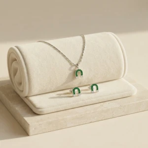 Elegant Horseshoe Silver Jewelry Set Main View