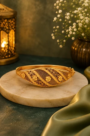 Gilded Gold Wristlet Main View