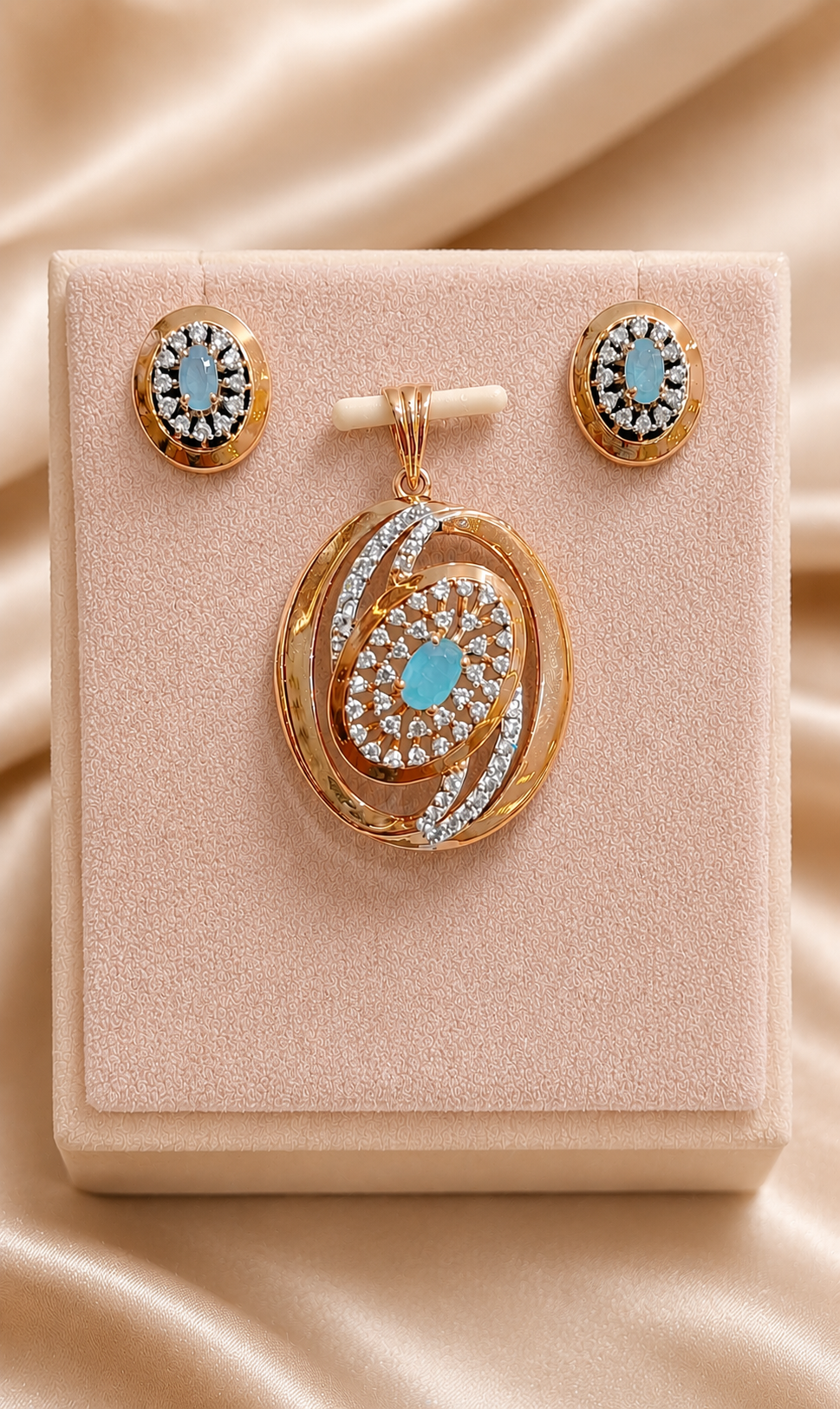 Royal Gold Pendant Set