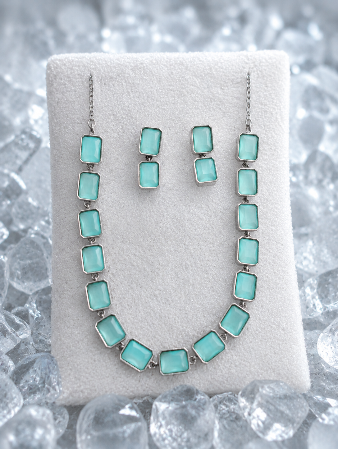 Sovereign Silver Collar Set